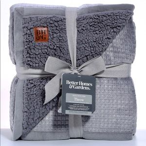 Better Homes & Gardens Oversized Sherpa Throw NEW!